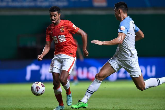 半岛体育全站-广州德比从不缺少故事 VAR抢镜剧情让人大跌眼镜